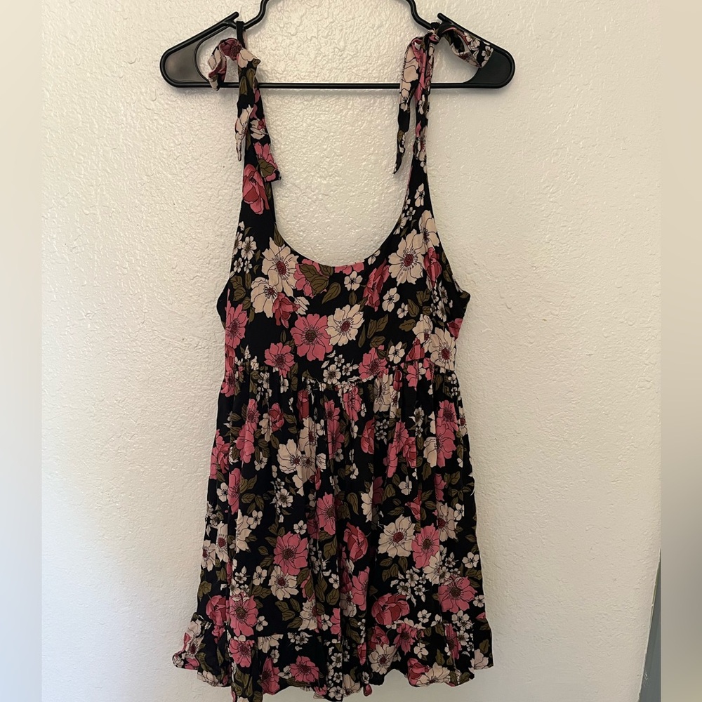 Floral minidress, bow tie sleeves, dipped back